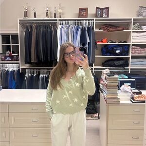 Rock n Rags Green Star fuzzy sweater, size medium, tagged UO for exposure